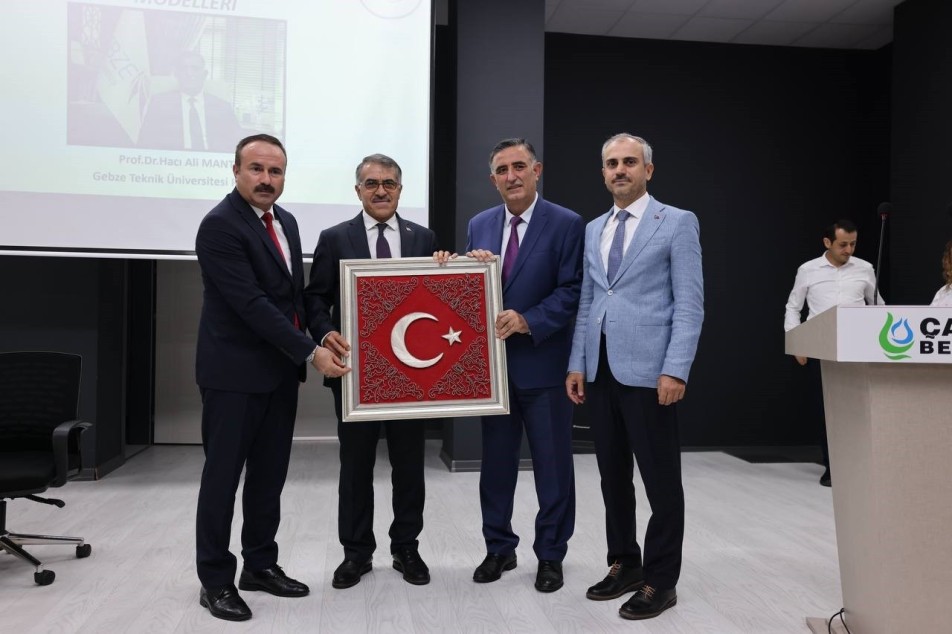 2025-2026 eğitim öğretim dönemi öncesi Çayırova'da eğitim paydaşları bir araya gelerek değerlendirme toplantısı gerçekleştirdi. Çayırova...