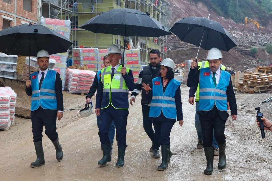 AK Parti Genel Başkan Yardımcısı ve Çevre ile Şehircilik Politikaları Başkanı Sevilay Tuncer, İzmit Cedit...