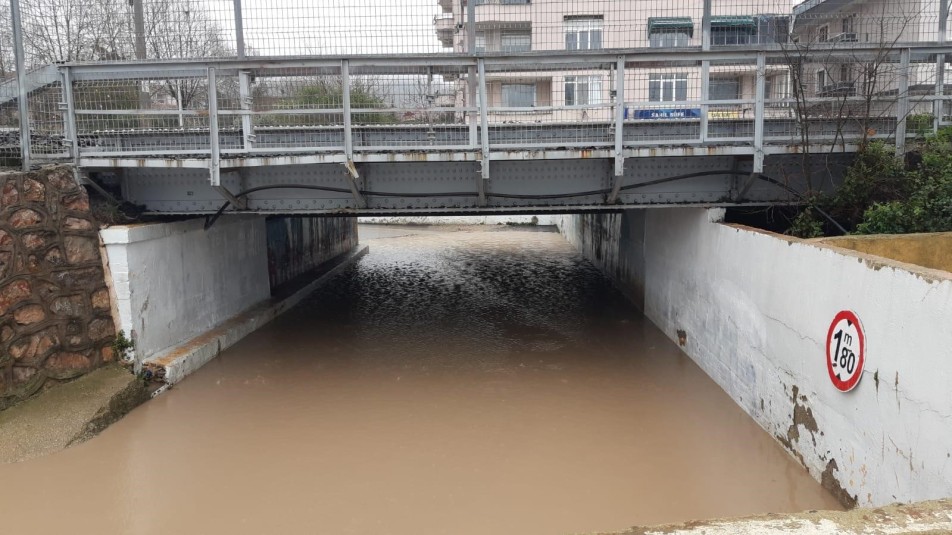 Körfez’de Sağanak Yağış Alt Geçidi Vurdu
