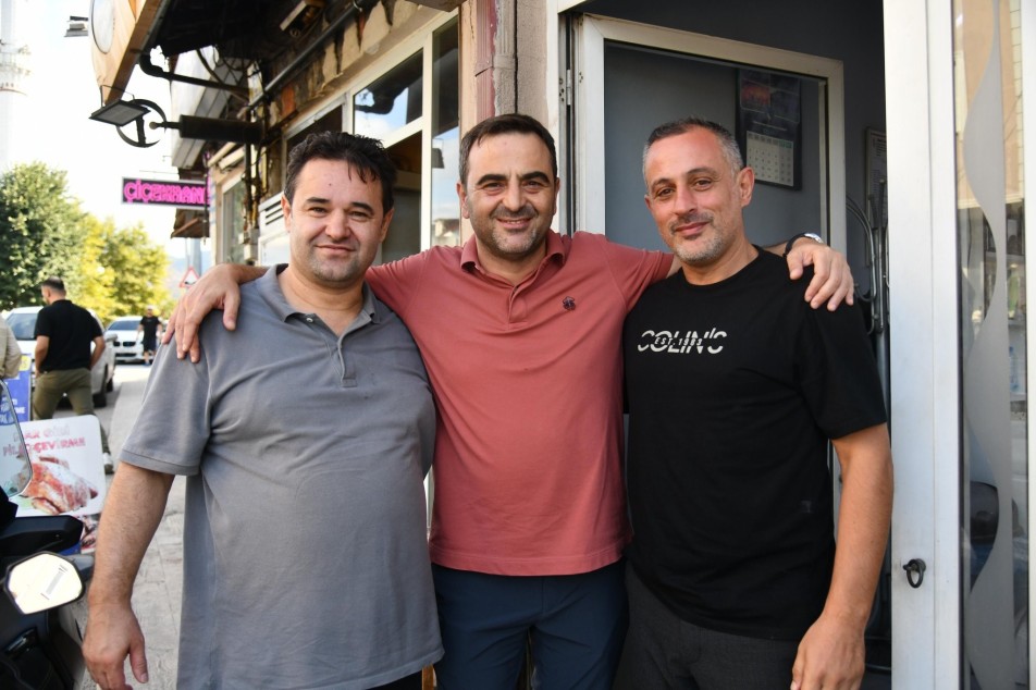 Başiskele Belediye Başkanı Yasin Özlü, ilçedeki esnaf ziyaretinde vatandaşların görüşlerinin kendileri için en önemli rehber...