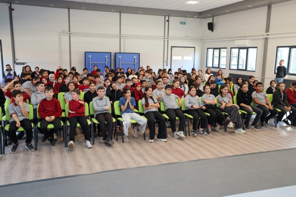 Başiskele Belediyesi, çevre bilincini artırmak amacıyla ilçedeki okullarda sıfır atık eğitimlerine devam ediyor. Belediyenin İklim...