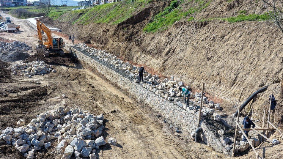 Başiskele Belediyesi, ilçenin doğal dokusunu bozmadan hayata geçirdiği Yeşilyurt Vadisi projesiyle vatandaşlara yeni bir soluk...