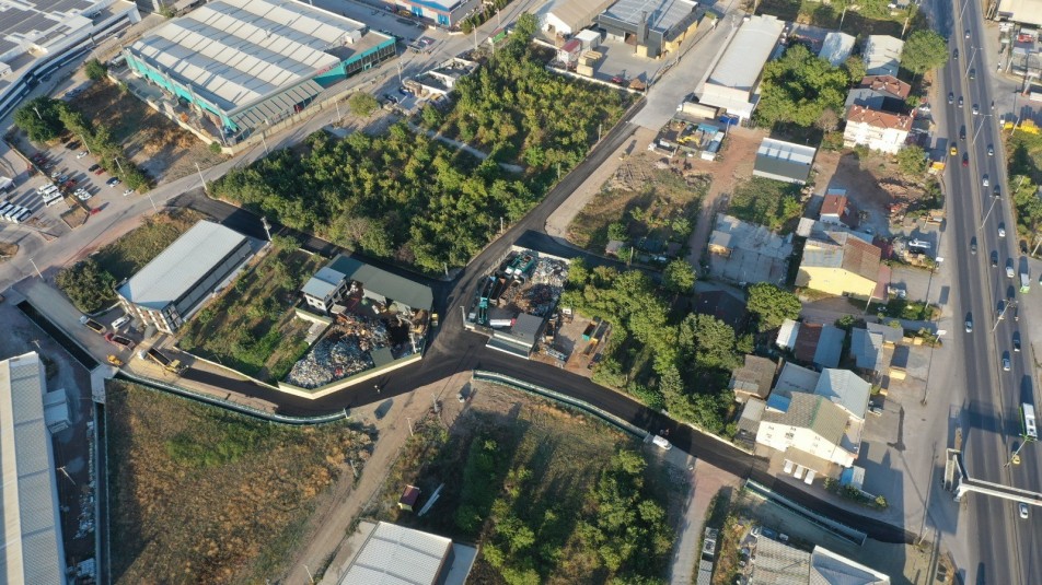 Başiskele Belediyesi, konforlu ve güvenli ulaşım için ilçede kapsamlı asfaltlama çalışmaları yürütüyor. Başiskele Belediyesi Fen...