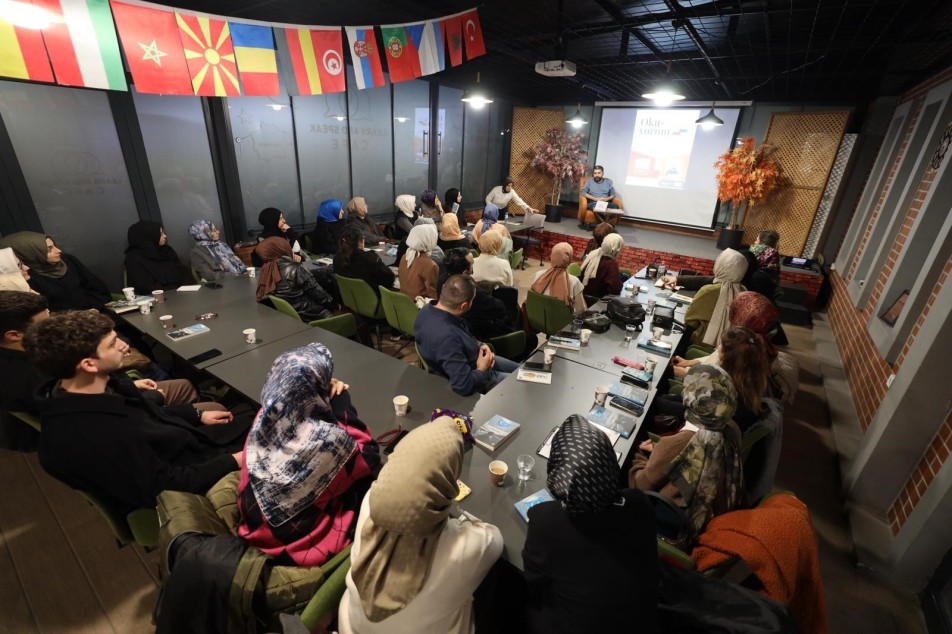 Başiskele Belediyesi'nin kültür-sanat etkinlikleri kapsamında düzenlenen Kitap Tahlil Programı, bu hafta Doğu Türkistan meselesine ışık...