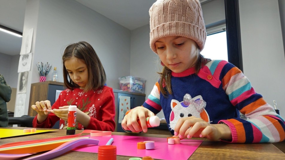 Başiskele Belediyesi, yarıyıl tatilinde çocuk ve gençlerin hem eğlenip hem öğrenebileceği ücretsiz sanat ve beceri...