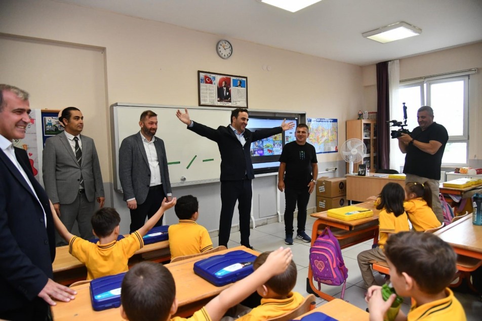 Başiskele Belediyesi, yeni eğitim-öğretim yılıyla birlikte ilçedeki 22 ilkokulda öğrenim gören 2 bin 124 birinci...