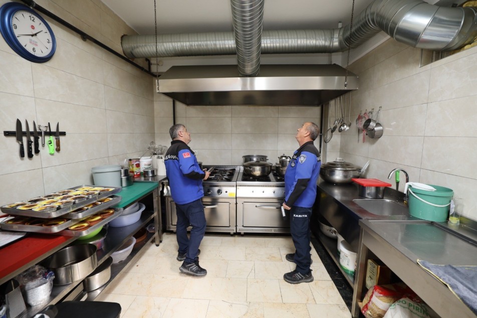 Başiskele Belediyesi Zabıta Müdürlüğü ekipleri, ilçe genelindeki kafe ve restoranlarda halk sağlığını korumak amacıyla kapsamlı...