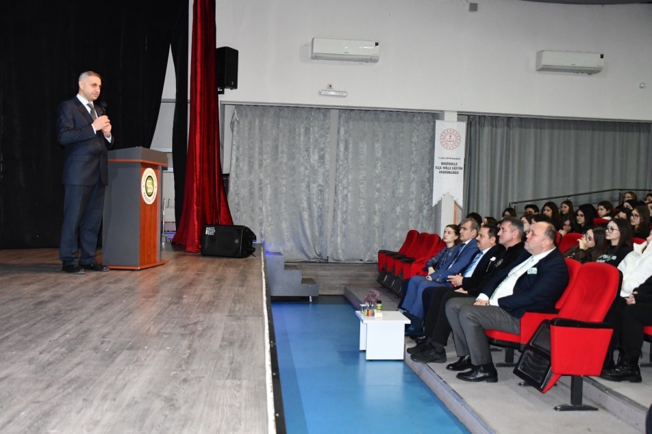 Başiskele'de başlatılan “Bilinçli Gençler, Güvenli Yarınlar” projesiyle, lise öğrencileri sadece sokaktaki tehlikelere karşı değil, cebindeki...