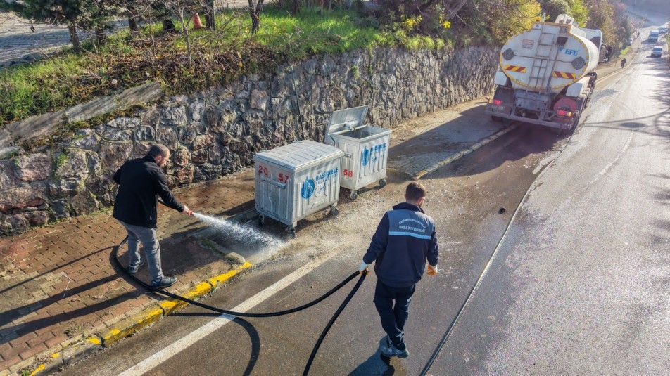 Başiskele'de cadde, sokak ve ortak kullanım alanlarında kapsamlı temizlik çalışmaları yürütülüyor. Başiskele Belediyesi ekipleri, ilçe...
