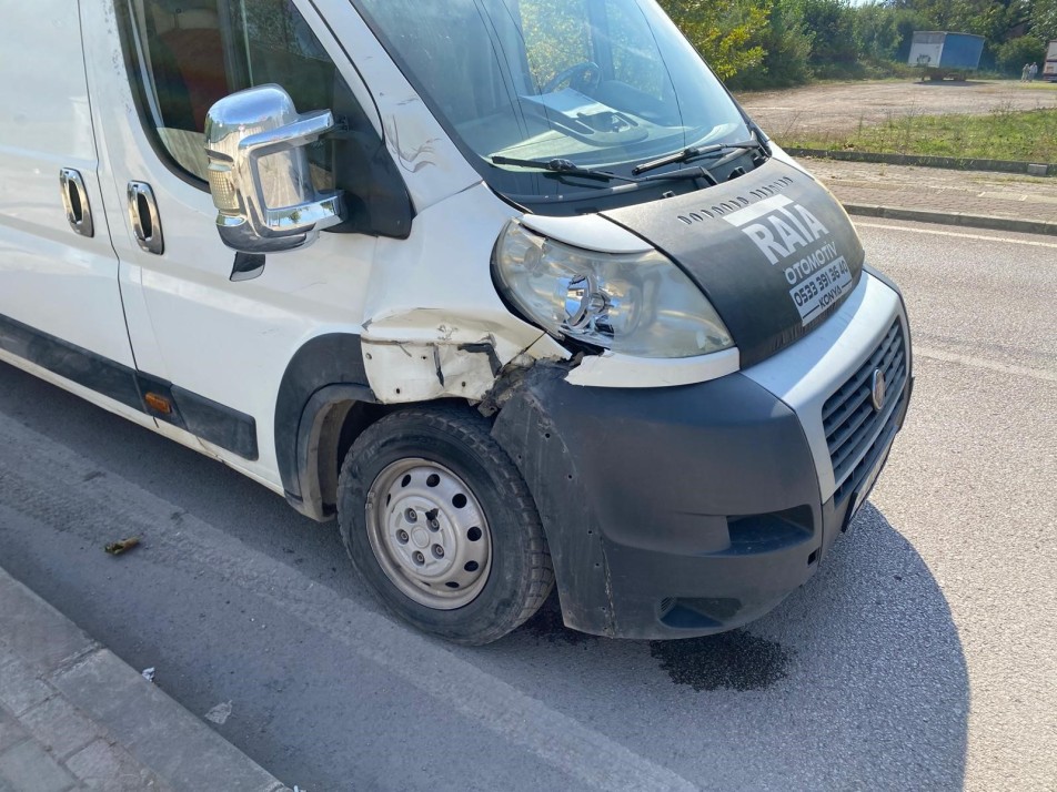 Başiskele ilçesinde meydana gelen trafik kazasında, motosiklet sürücüsü kamyonetle çarpışarak ağır yaralandı. Ovacık Mahallesi Çuhane...