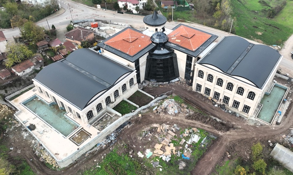 Bölgenin sağlık ve turizm potansiyelini artırması beklenen Yeniköy Termal Tesisi'nde çalışmalar tamamlanma aşamasına geldi. Kocaeli'nin...