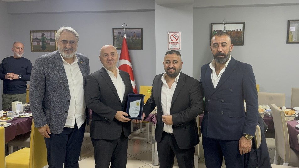 Bölgesel Amatör Lig (BAL) 9. Grup takımlarının başkanları, 2025-2026 sezonu öncesinde Darıca 1934 Gençlerbirliği'nin ev...