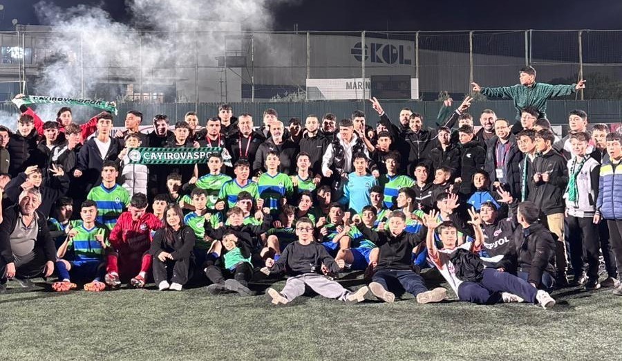 Çayırova Belediyesi Eğitim Spor Kulübü (ÇESK) U-16 Futbol Takımı, U-16 Ligi K Grubu'nda gösterdiği başarılı...