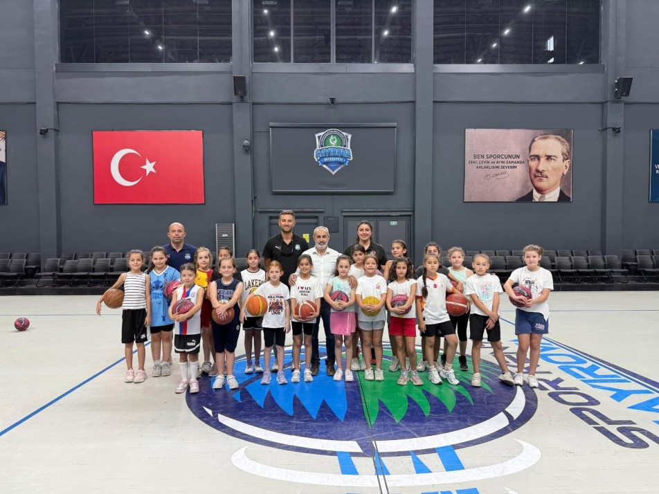 Çayırova Belediyesi Eğitim Spor Kulübü'nün düzenlediği basketbol seçmelerinde yaklaşık 150 çocuk potada hünerlerini sergiledi. Farklı...