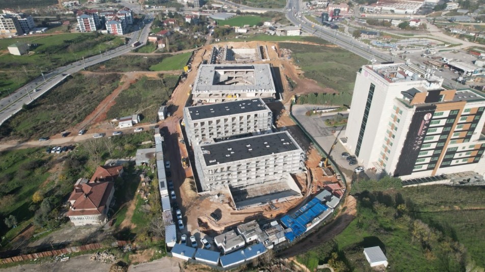 Çayırova Belediyesi tarafından ilçeye kazandırılacak spor lisesi projesinde çalışmalar devam ederken, Belediye Başkanı Bünyamin Çiftçi...