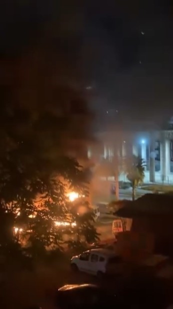 Çayırova ilçesinde sabah saatlerinde bir oto tamirhanesinde çıkan yangın kısa sürede patlamaya dönüştü. Olay, saat...