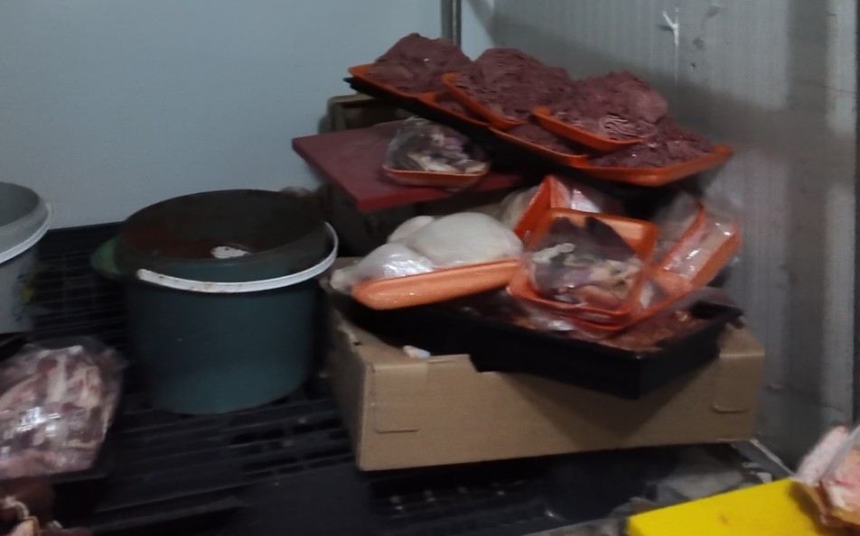 Çayırova'da Kasap Baskını: Küflü ve Bozuk Etler İmha Edildi