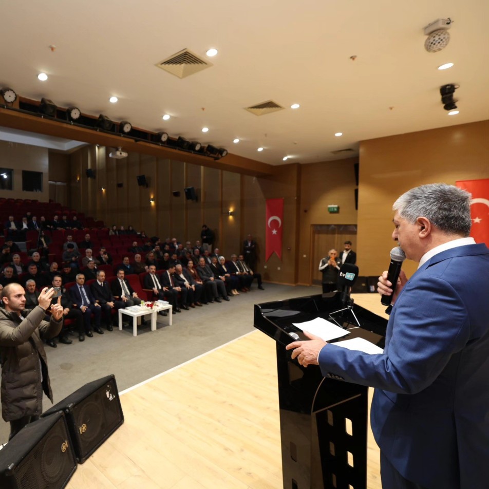 Dilovası'nda 17 Yıllık Bekleyiş Mutlu Sonla Bitti: 423 Hak Sahibi Tapusuna Kavuştu