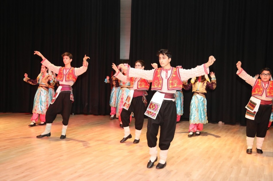 Darıca Belediyesi, geleneksel halk kültürünü yaşatmak ve yeni nesillere aktarmak amacıyla her yaş grubuna yönelik...