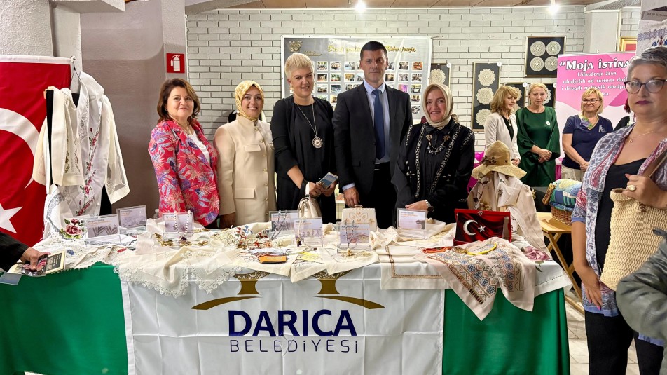 Darıca Belediyesi heyeti, kardeş şehir Graçanica'da düzenlenen Uluslararası Kadın Örgü ve El Sanatları Festivali'ne katıldı....