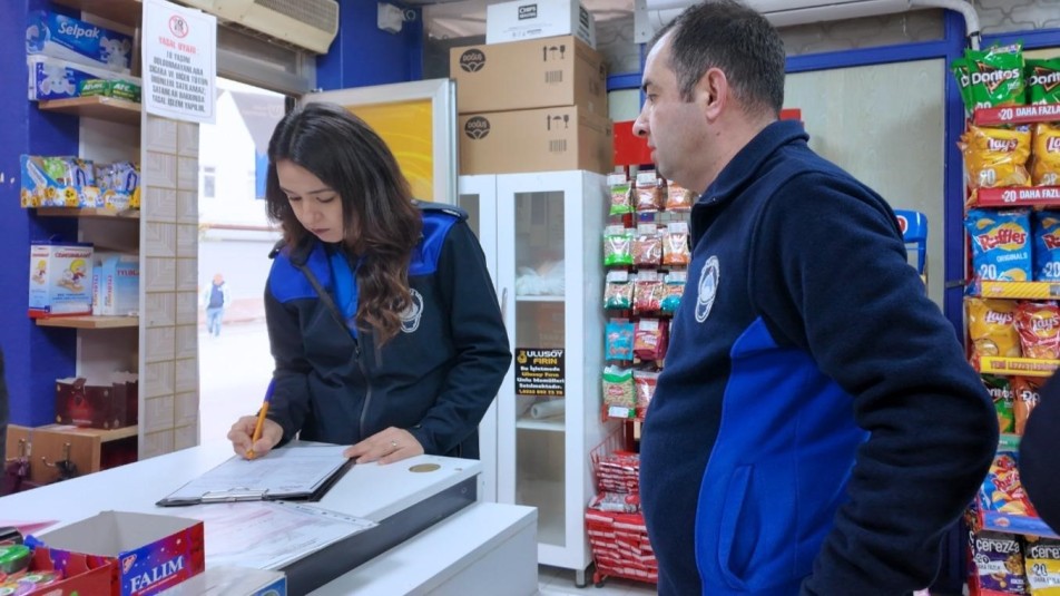 Darıca Belediyesi Zabıta Müdürlüğü ekipleri, yılbaşı öncesinde vatandaşların güvenli alışveriş yapabilmesi için ilçe genelinde işletmelere...