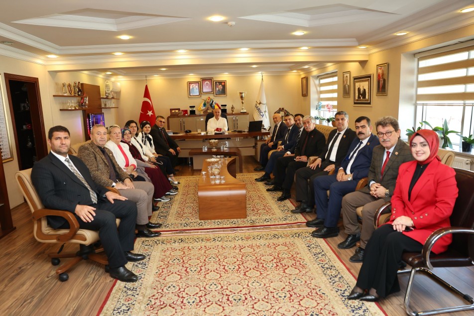 Darıca'da Muhtarlar Günü dolayısıyla düzenlenen törende, Belediye Başkanı Muzaffer Bıyık, muhtarların yerel yönetimlerin en önemli...