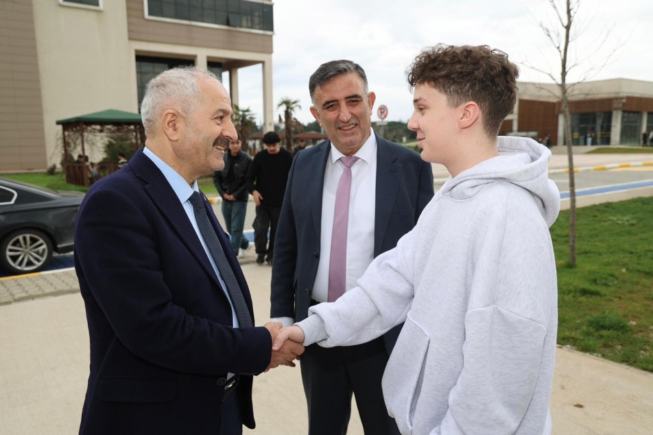 Gebze Belediye Başkanı Zinnur Büyükgöz, Gebze Teknik Üniversitesi (GTÜ) Rektörü Prof. Dr. Hacı Ali Mantar...