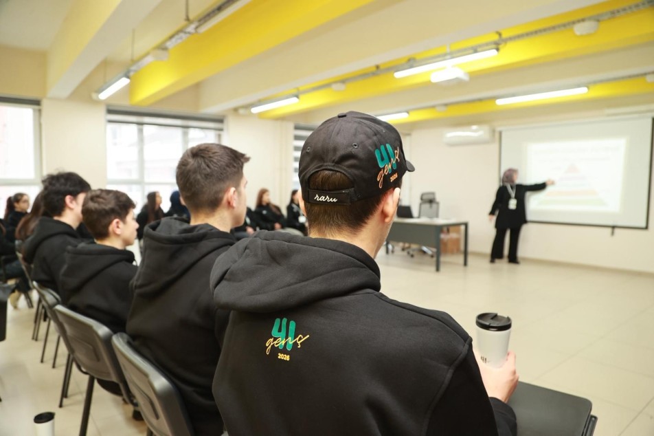 Gebze Belediye Başkanı Zinnur Büyükgöz'ün vizyon projelerinden biri olan “41 Genç”, Güzide Gençlik Merkezi'nde düzenlenen...