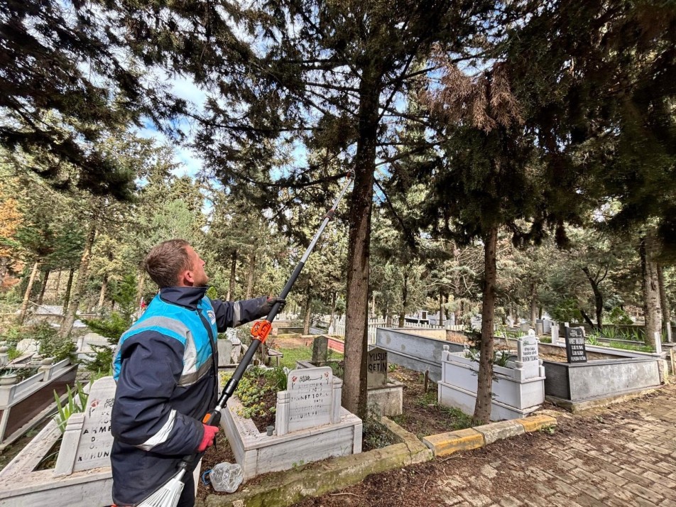 Gebze Belediyesi, yaklaşan Ramazan Bayramı öncesinde vatandaşların kabir ziyaretlerini daha huzurlu, düzenli ve güvenli bir...