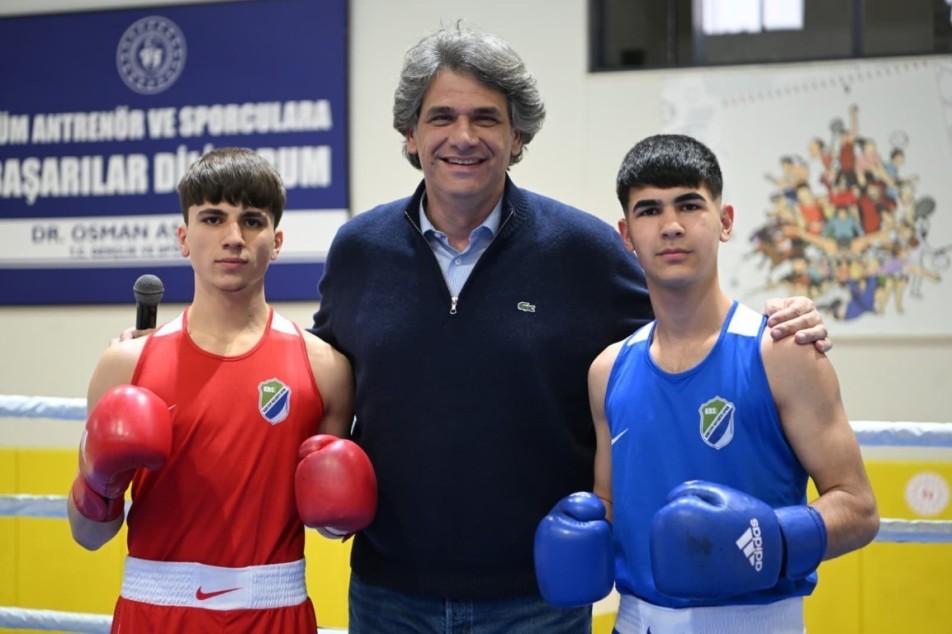 Kartepe'de Boks Rüzgarı Esti: Yıldızlar Ringde Türkiye Şampiyonası İçin Ter Döktü