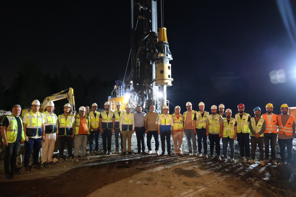 Kocaeli Büyükşehir Belediyesi, Başiskele Kavşağı Koridor Projesi'nde çalışmaları hız kesmeden sürdürüyor. Genel Sekreter Dr. Hayri...