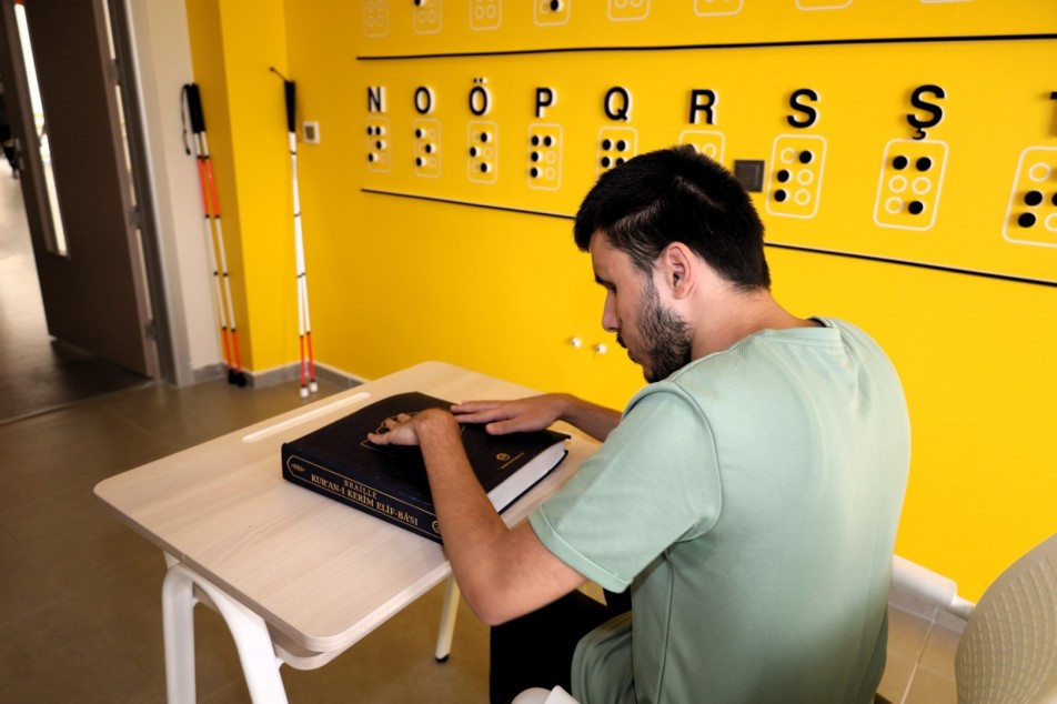 Kocaeli Büyükşehir Belediyesi bünyesinde hizmet veren Gonca Engelsiz Yaşam Merkezi, özel gereksinimli bireylerin hayatına dokunmaya...