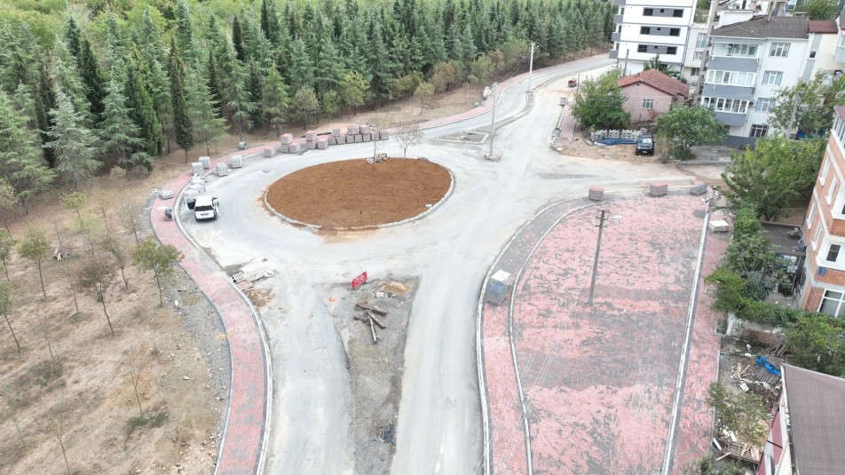 Kocaeli Büyükşehir Belediyesi, Çayırova Atatürk Mahallesi'nde başlattığı yol düzenleme çalışmalarında son aşamaya geldi. Bölgedeki trafik...