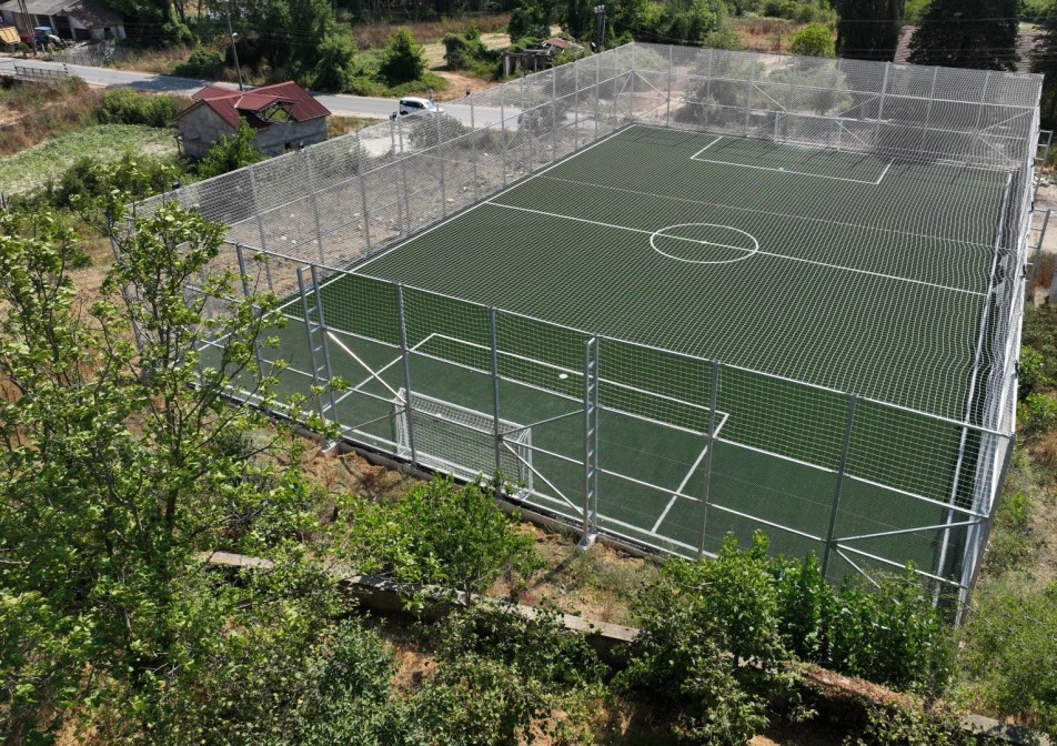 Kocaeli Büyükşehir Belediyesi, gençlerin spora yönelmesini ve sosyalleşmesini desteklemek amacıyla 11 yeni futbol sahası inşa...