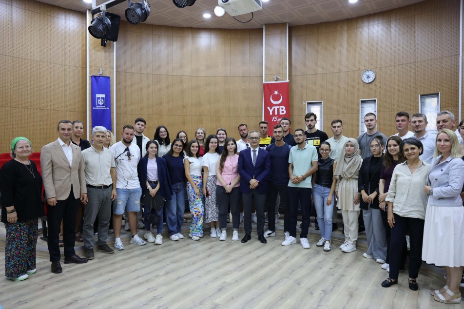 Kocaeli Büyükşehir Belediyesi Genel Sekreteri Dr. Hayri Baraçlı, Bulgaristan'dan gelen gençlerle buluşarak liderlik, girişimcilik ve...