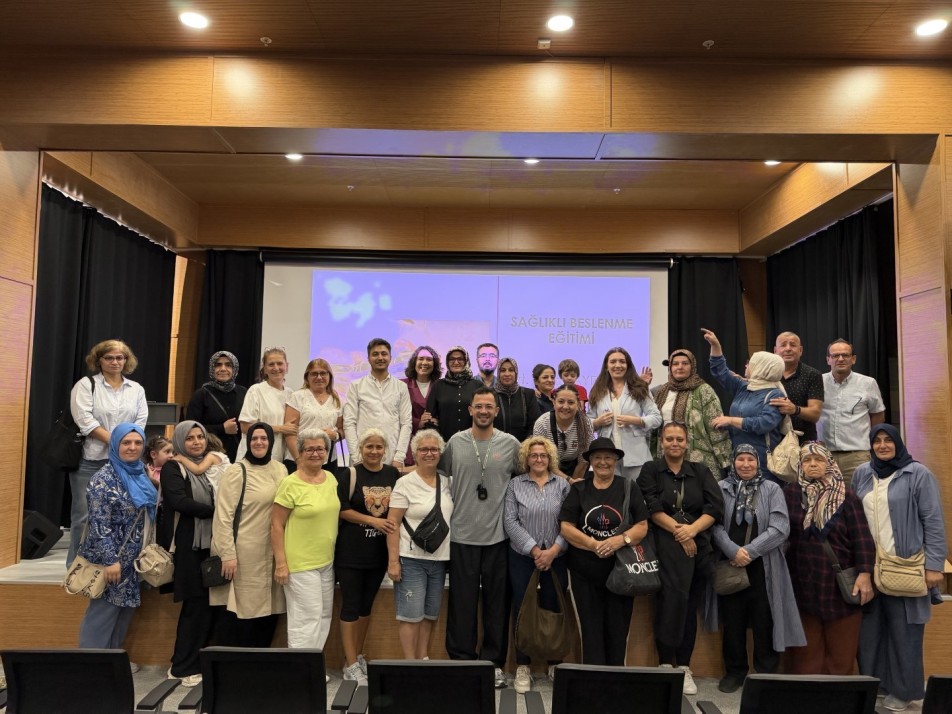 Kocaeli Büyükşehir Belediyesi, “İşitme Engelliler Haftası” kapsamında işitme engelli bireylere yönelik “Sağlıklı Beslenme Eğitimi” düzenledi....