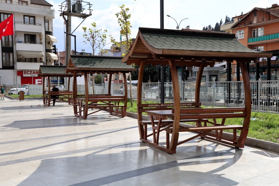 Kocaeli Büyükşehir Belediyesi, İzmit Başaran Camii Meydanı'nı baştan sona yenileyerek bölgeye estetik ve kullanışlı bir...
