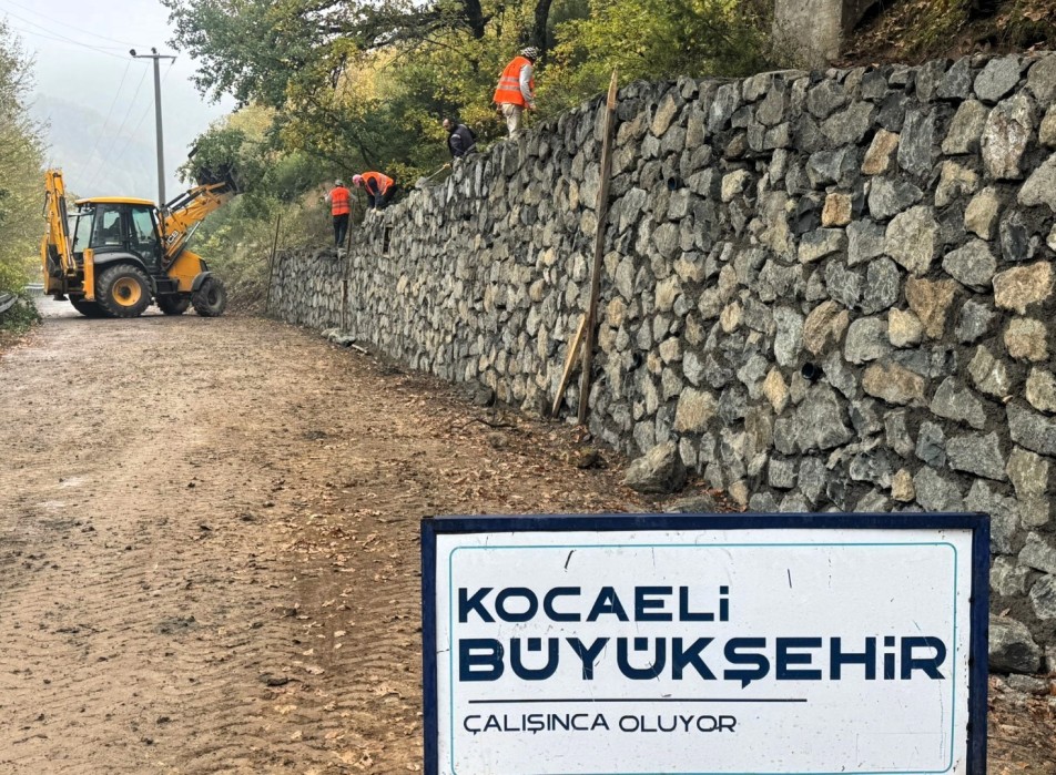 Kocaeli Büyükşehir Belediyesi, kent genelindeki mezarlıkların bakım ve yenileme çalışmalarını yoğun bir şekilde sürdürüyor. Park...