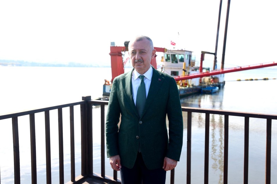 Kocaeli Büyükşehir Belediyesi'nin Dip Çamuru Temizliği Projesi ile İzmit Körfezi, uzun yıllar sonra yeniden canlılık...