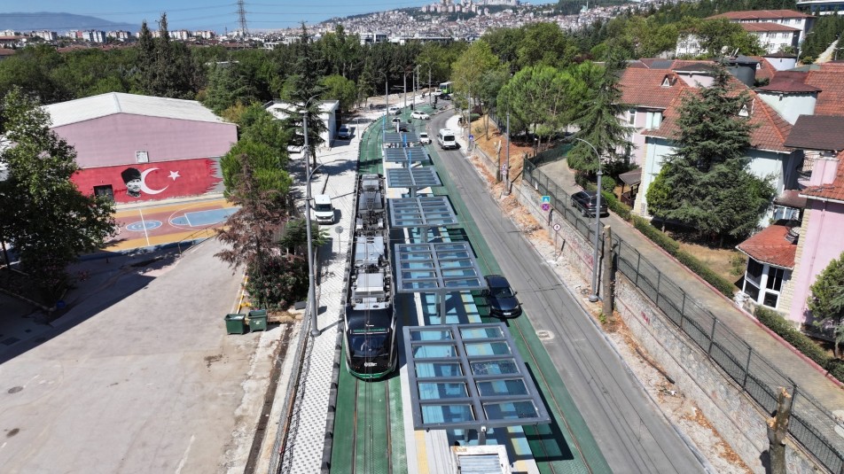 Kocaeli Büyükşehir Belediyesi'nin etaplar halinde hayata geçirdiği Alikahya Stadyum Tramvay Hattı, hem vatandaşların hem de...