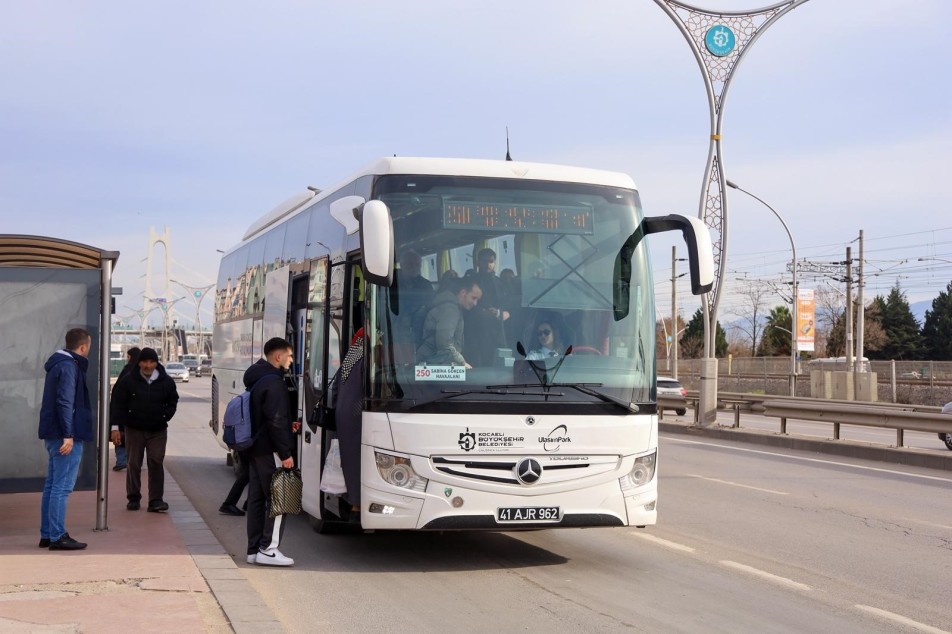 Kocaeli Büyükşehir Belediyesi'nin İzmit ile Sabiha Gökçen Havalimanı arasında yıllardır ulaşım köprüsü kuran efsaneleşmiş “Hat...