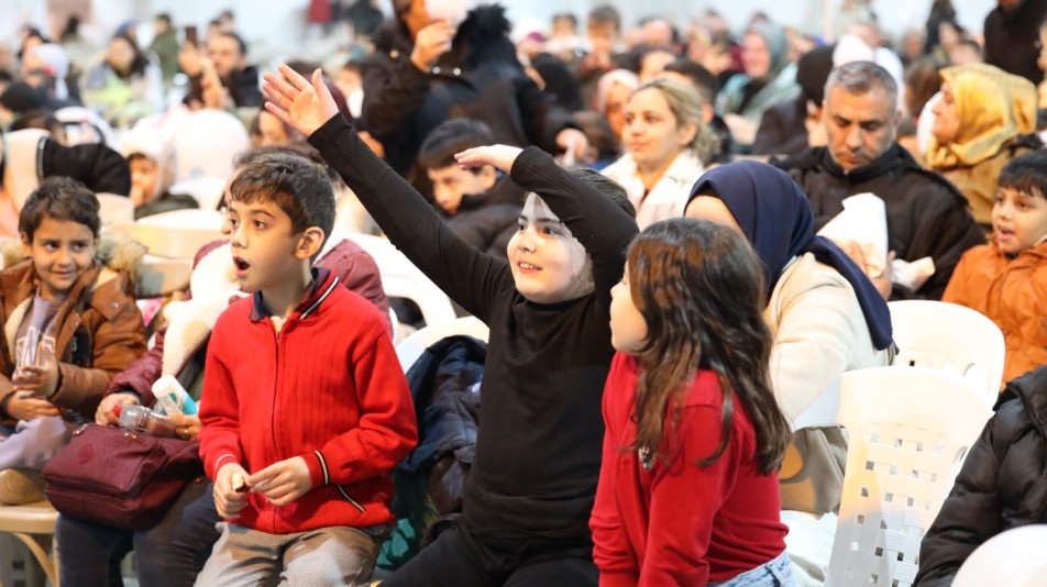 Kocaeli Büyükşehir Belediyesi tarafından İzmit Kent Meydanı'nda kurulan Ramazan Çadırı, her akşam binlerce vatandaşı aynı...