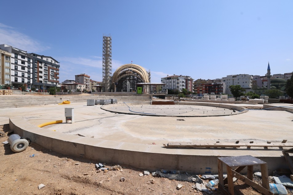 Kocaeli Büyükşehir Belediyesi ve Çayırova Belediyesi iş birliğiyle yürütülen Çayırova Kent Meydanı projesinde cami, otopark...