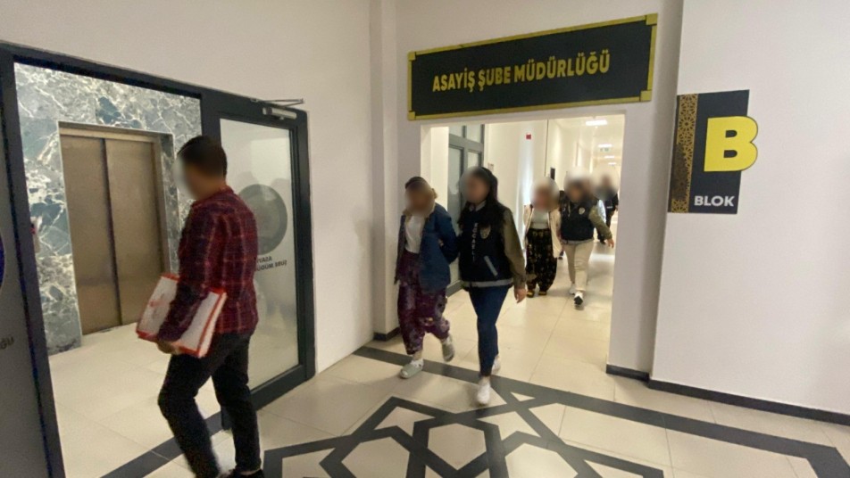 Kocaeli'de evlerden yapılan 860 bin liralık ziynet eşyası hırsızlığıyla ilgili 6 kişi yakalandı. Operasyonda ayrıca...