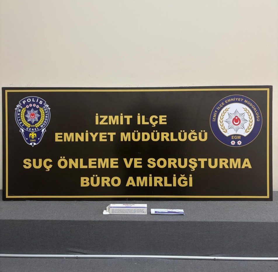 Kocaeli'de yaşlı vatandaşların sağlık sorunlarını suistimal eden bir dolandırıcı, emniyet güçlerinin titiz takibiyle yakalandı. Romatizma...