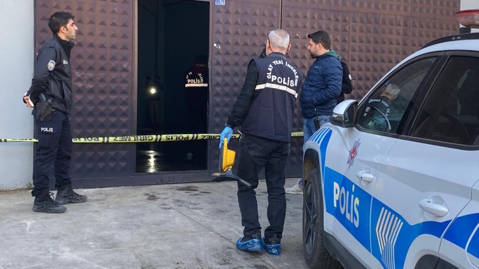 Kocaeli'nin Başiskele ilçesinde, iki gün önce kiraladığı iş yerini temizlemek için dükkana giden 35 yaşındaki...