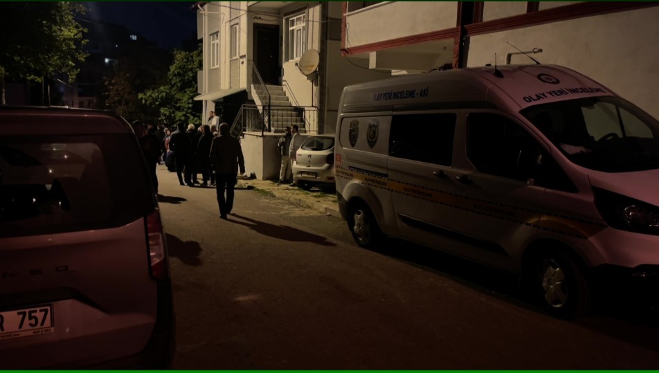 Kocaeli'nin Çayırova ilçesinde aile içi tartışmada yanlışlıkla kızını vuran baba, daha sonra aynı silahla intihar...