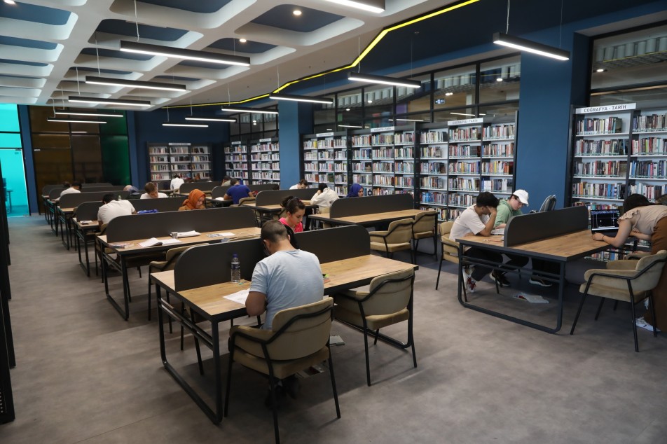 Kocaeli'nin Çayırova ilçesinde belediye tarafından hizmete sunulan kütüphaneler, 2025 yılı boyunca on binlerce ziyaretçiyi ağırladı....
