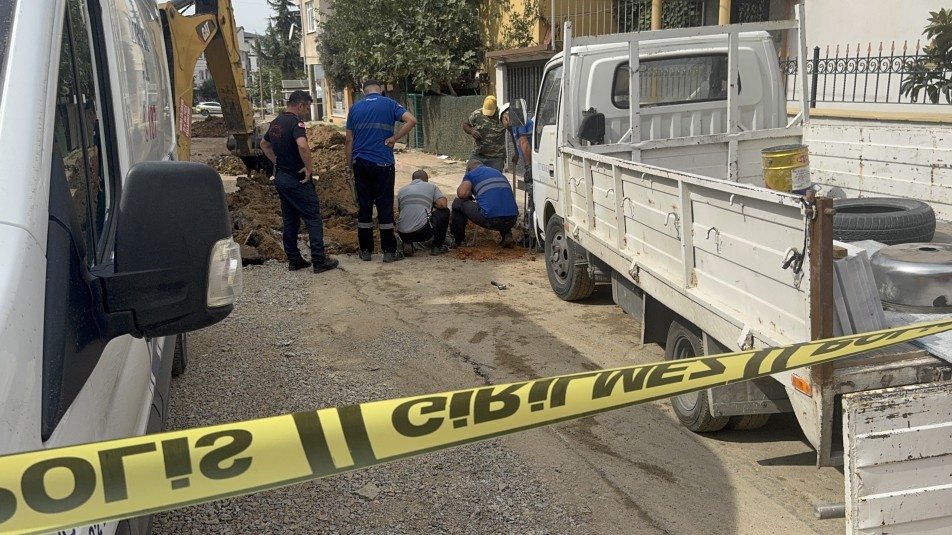 Kocaeli'nin Darıca ilçesi Sırasöğütler Mahallesi'nde altyapı çalışmaları sırasında doğal gaz borusu zarar gördü. İSU ekiplerinin...