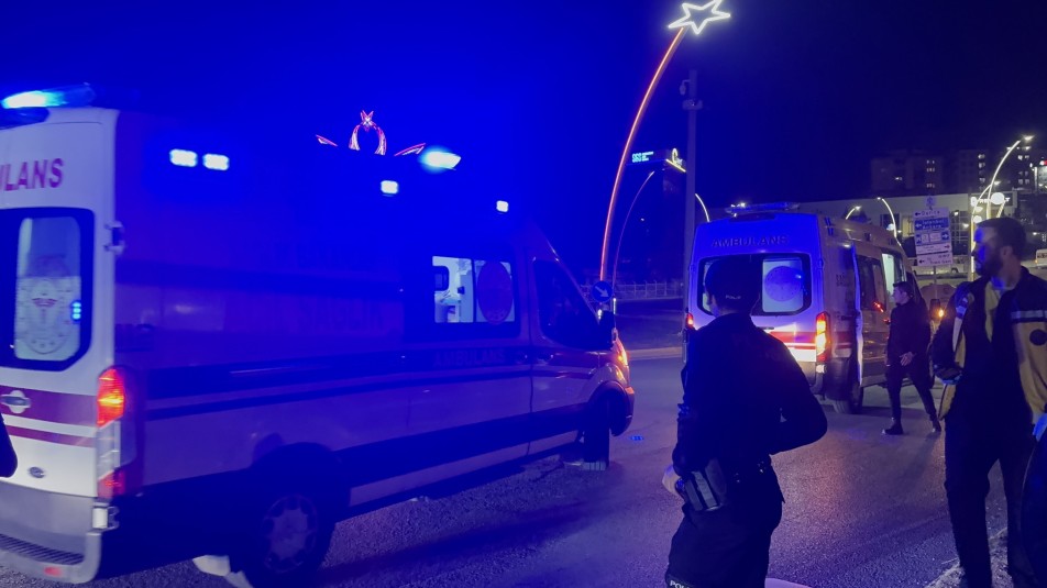 Kocaeli'nin Darıca ilçesinde dün akşam iki ticari aracın çarpışmasıyla meydana gelen kazada ağır yaralanan 11...